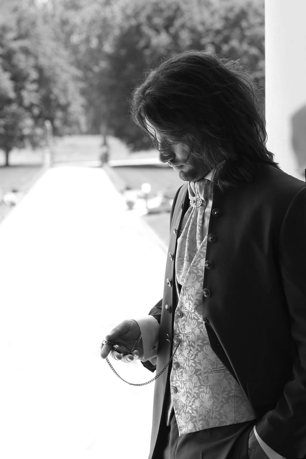 Ritratto in bianco e nero stile editoriale